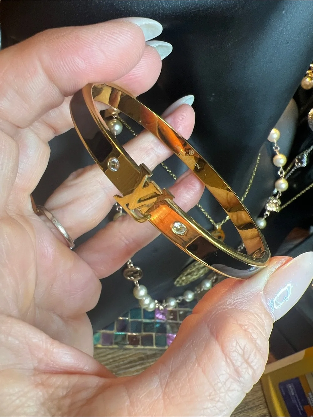 None elegant bangle